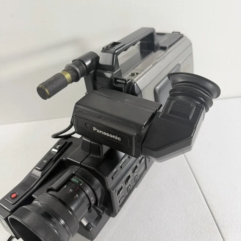 Panasonic AG-450‎ S-VHS Reporter Camcorder AS IS FOR REPAIR READ